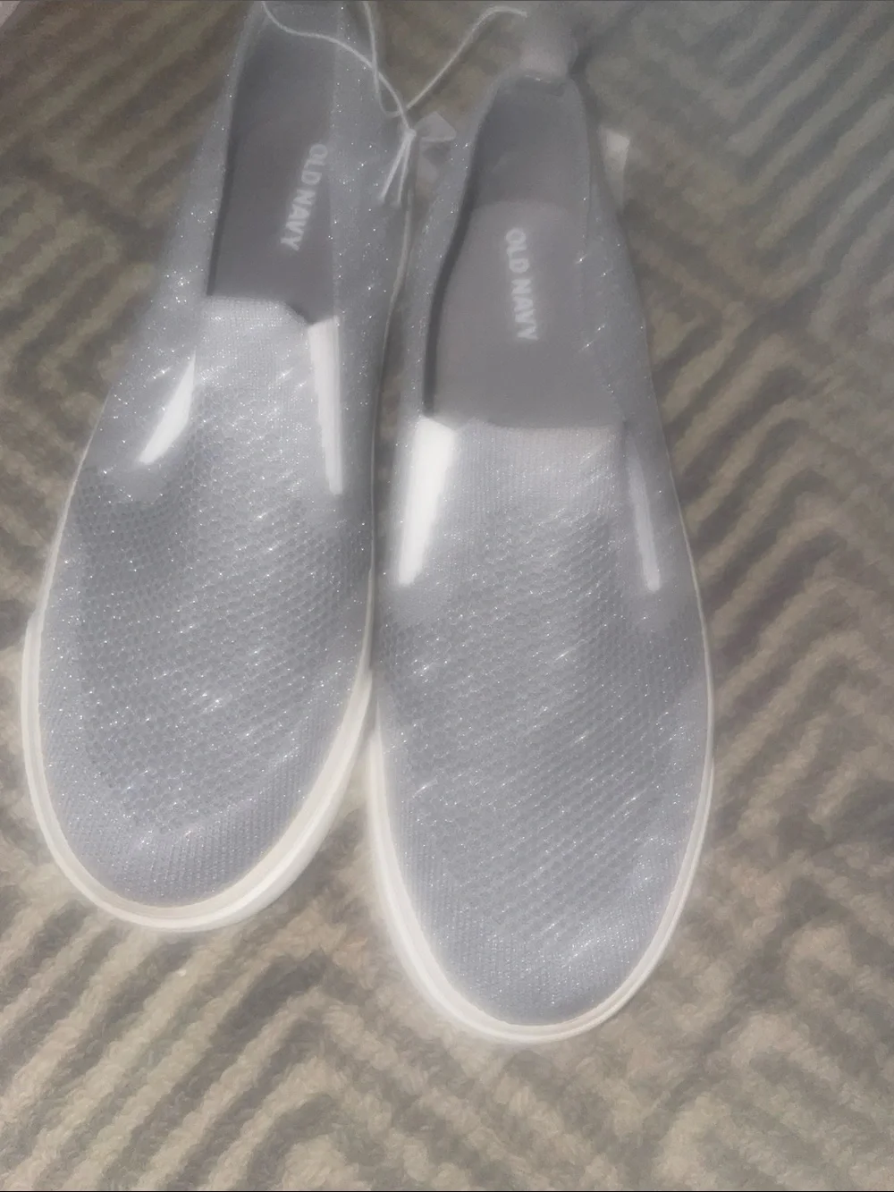 BNWT Old Navy Women's Slip-On Sneakers in Light Gray with White Sole, size 5